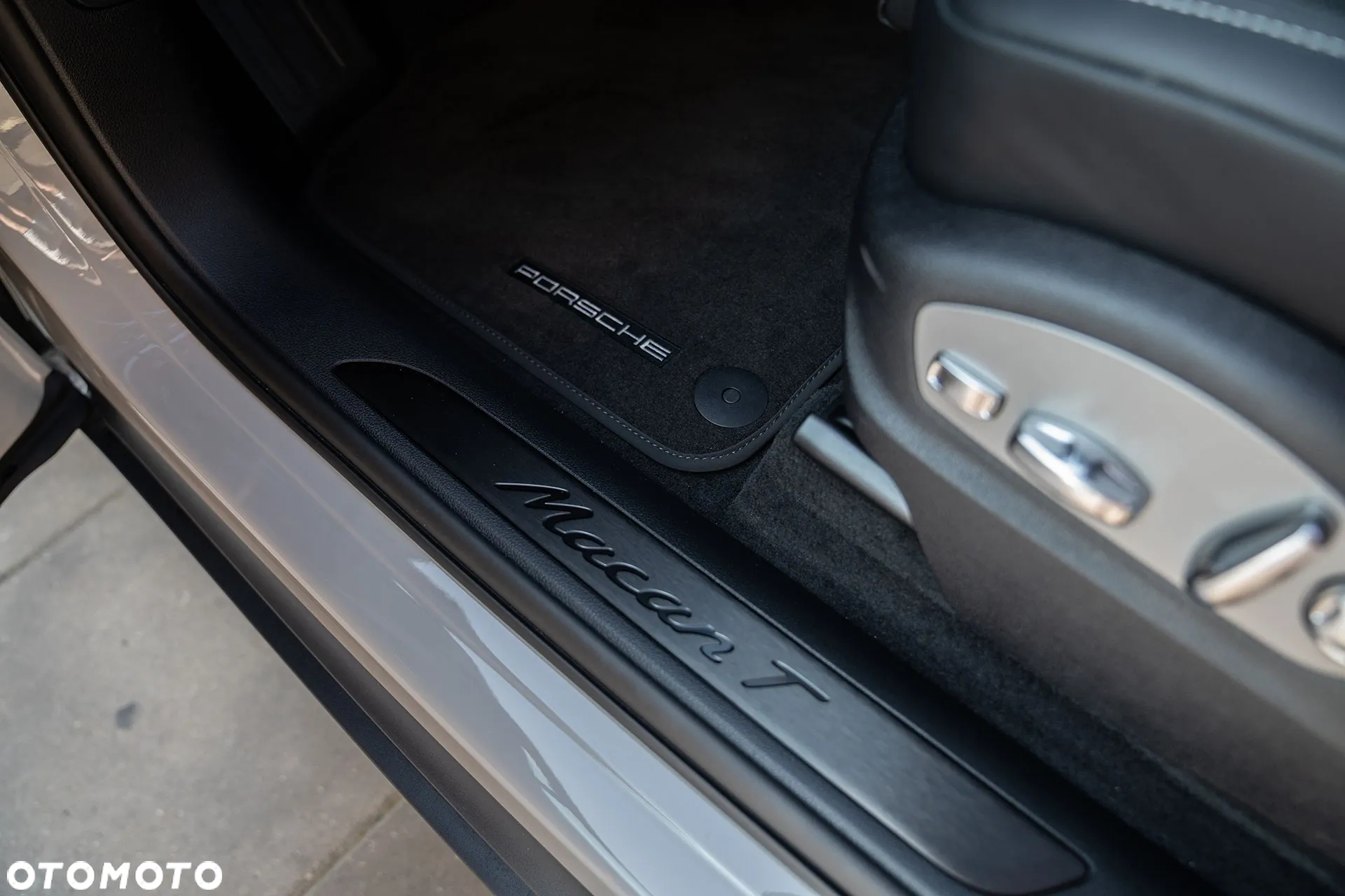 Porsche Macan T - 32