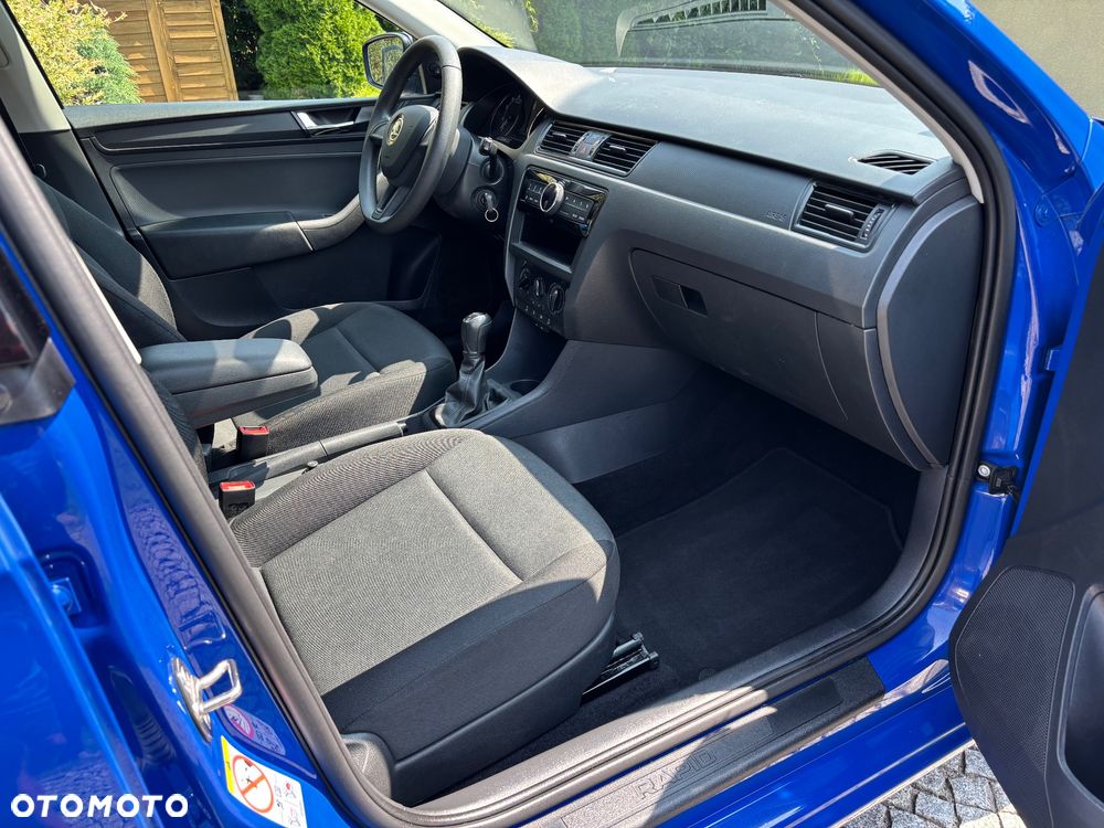 Skoda RAPID - 12