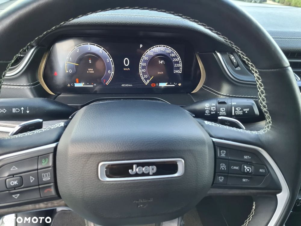 Jeep Grand Cherokee - 32