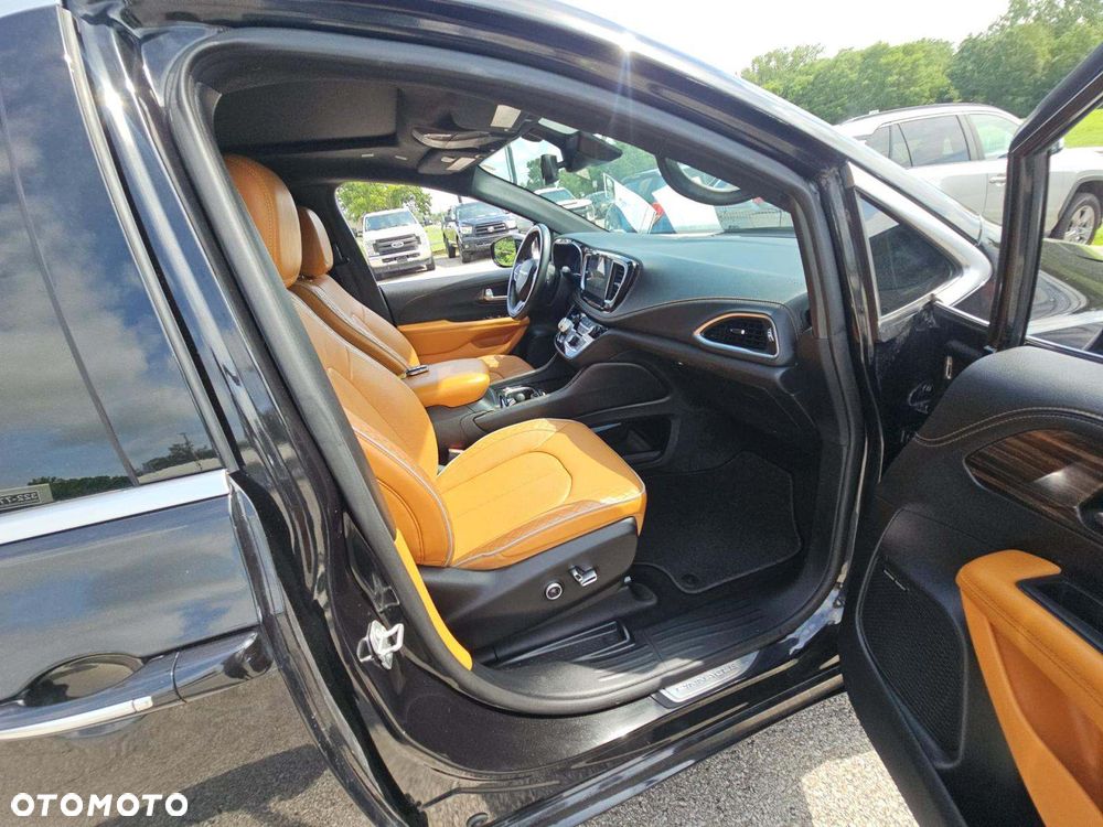 Chrysler Pacifica - 7