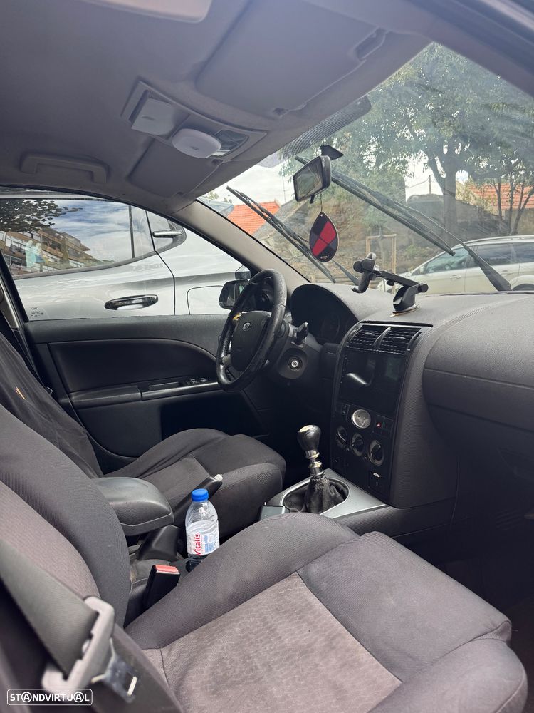 Ford Mondeo 2.0 TDdi Ghia - 6