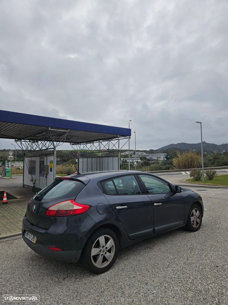 Renault Mégane 1.5 dCi Dynamique - 4