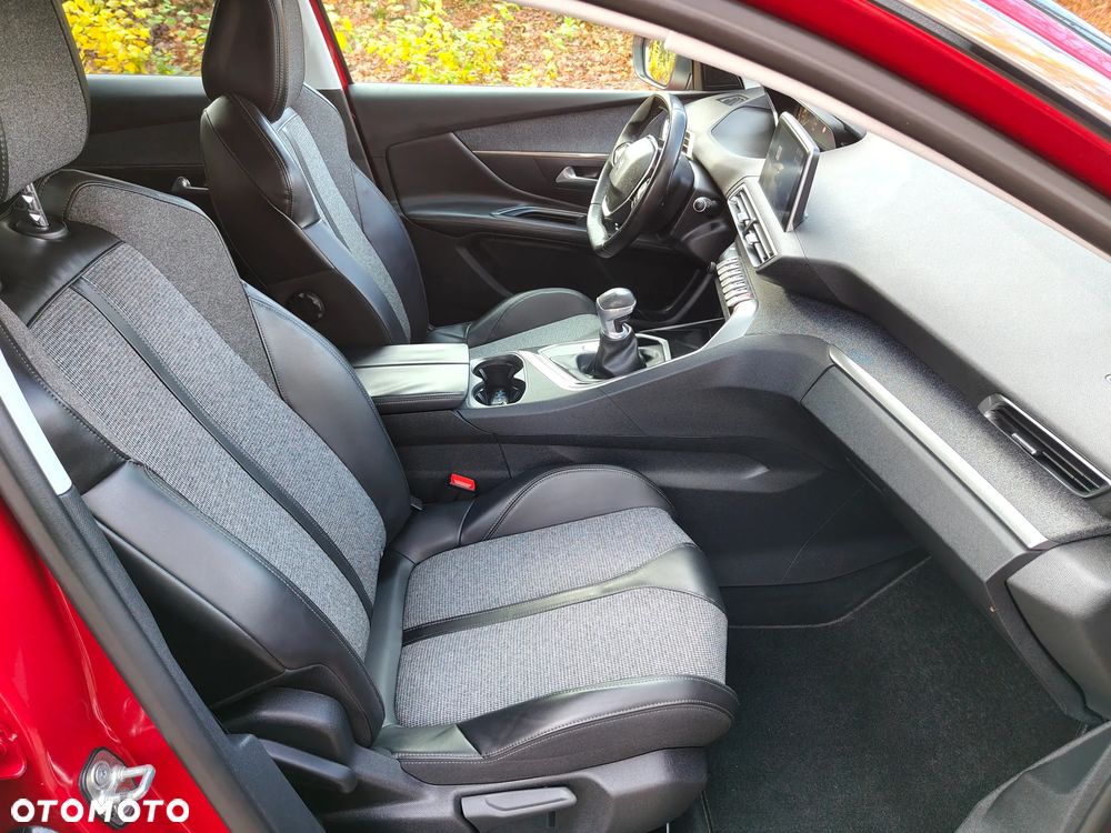 Peugeot 3008 1.6 BlueHDi Allure S&S EAT6 - 32