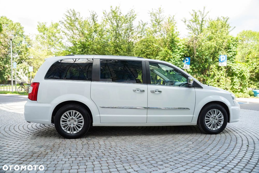 Chrysler Town & Country 3.6 Limited - 6