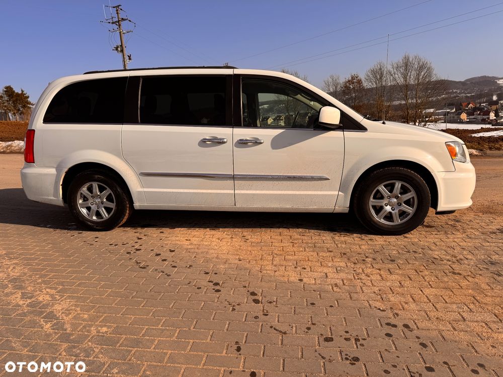 Chrysler Town & Country - 11