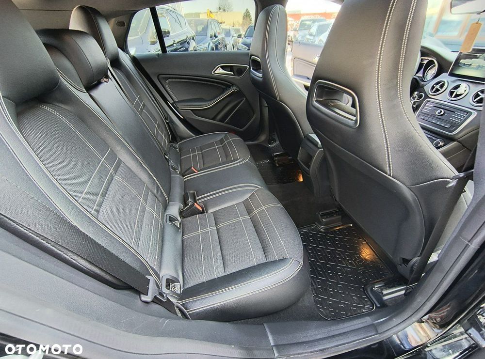 Mercedes-Benz CLA 180 Peak Edition - 22