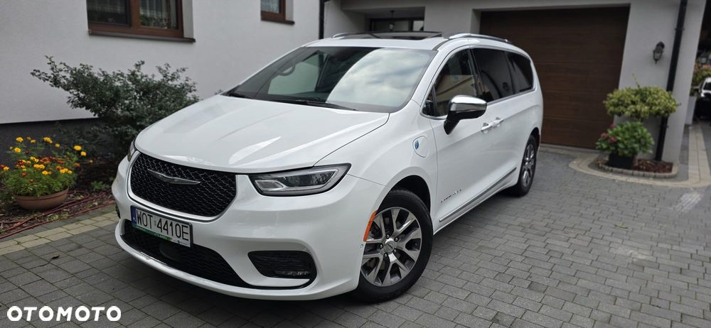 Chrysler Pacifica - 1