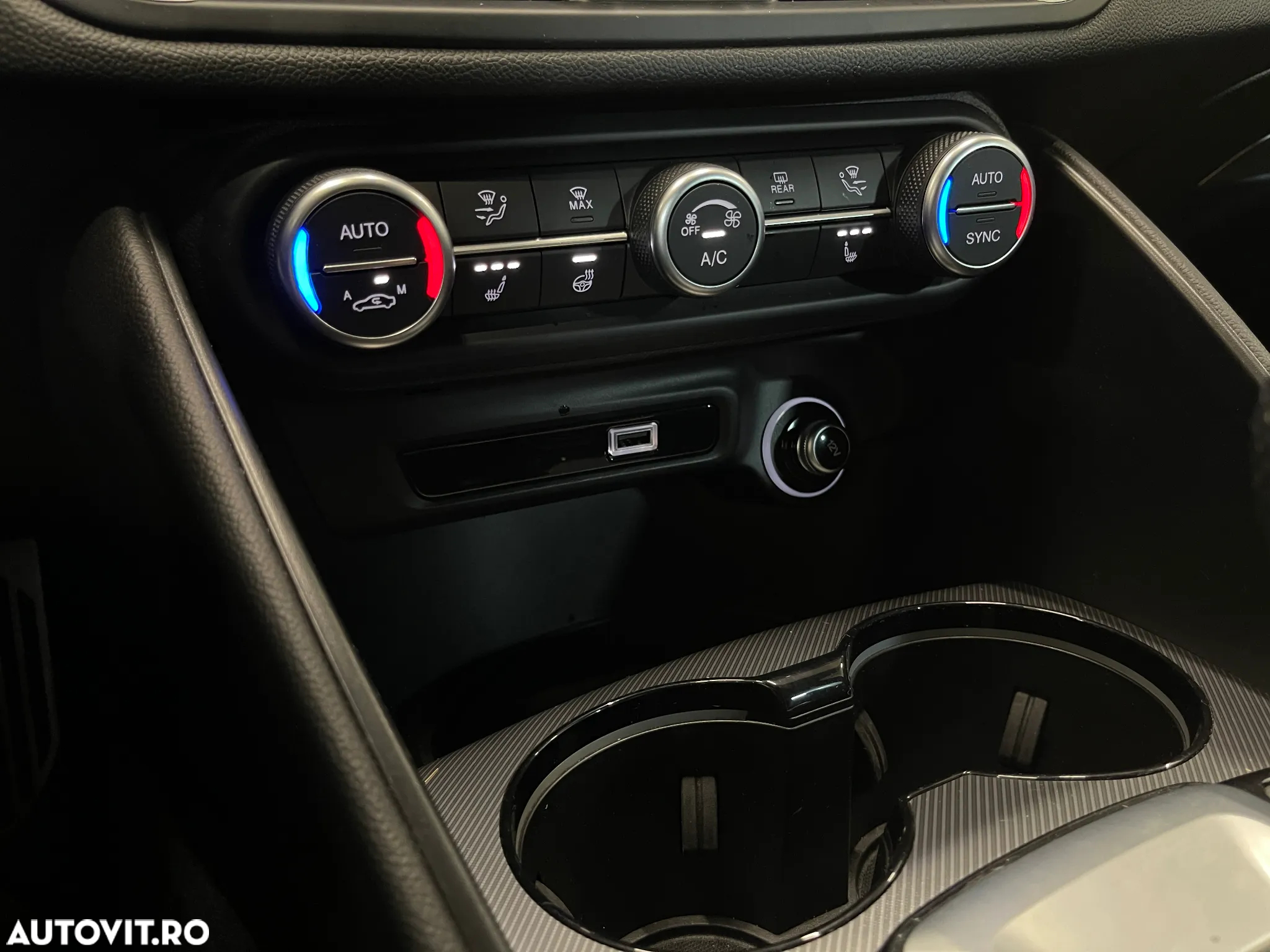 Alfa Romeo Giulia 2.0 Turbo 16V AT8-Q4 Veloce - 22