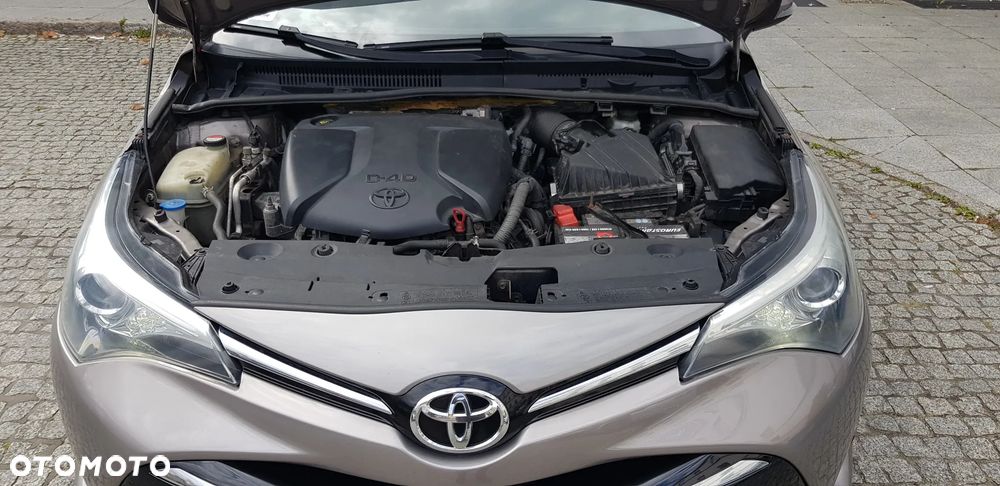 Toyota Avensis 1.6 D-4D Premium - 21