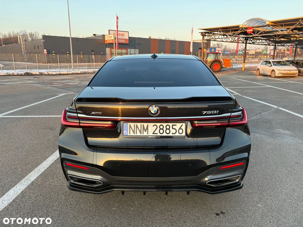 BMW Seria 7 750i xDrive sport - 17