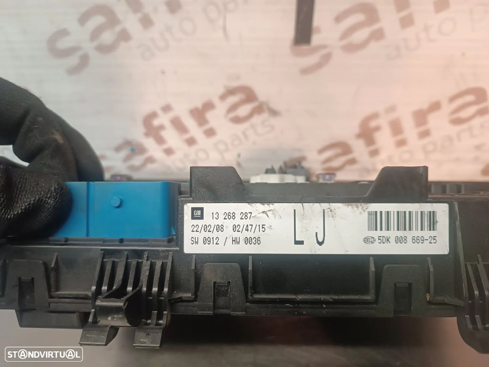CAIXA DE FUSIVEIS OPEL ASTRA H 04-09 13268287 5DK008669-25 - 2