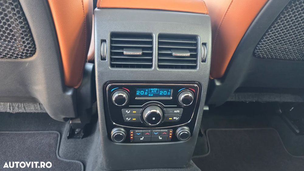 Jaguar F-Pace D300 AWD - 8