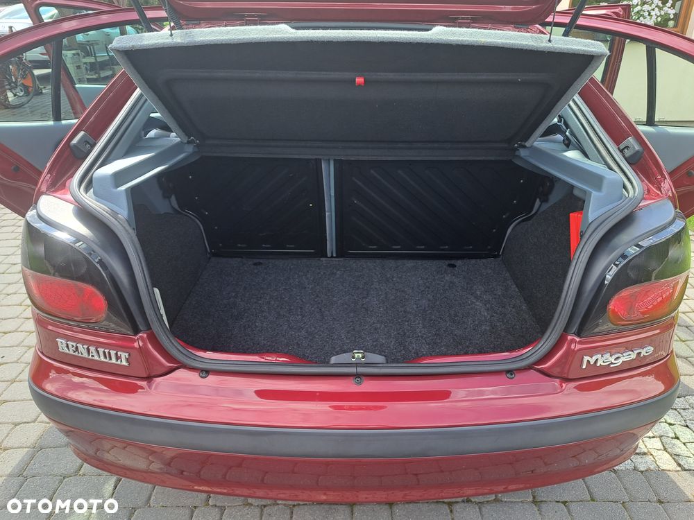 Renault Megane 2.0 RT - 23