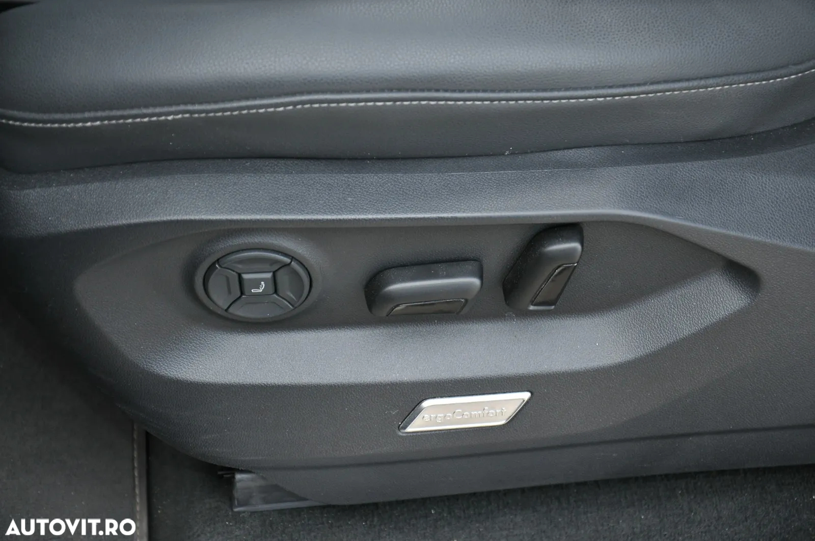 Volkswagen Touareg V6 TDI 4MOTION R-Line - 36