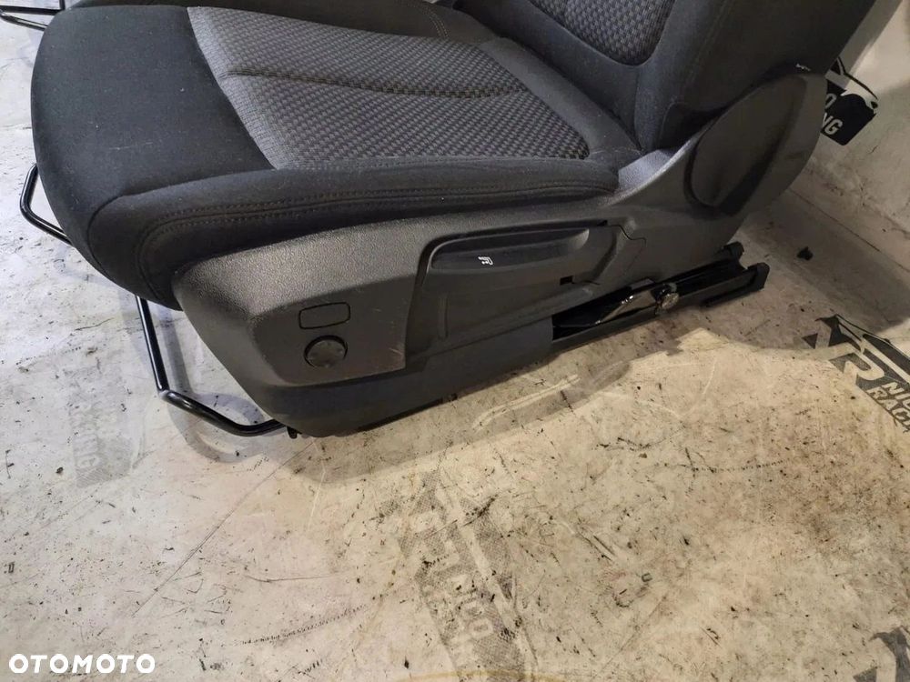 FOTELE TAPICERKA BMW X1 F48 GRZANE POMPOWANE MANUALNE EUROPA - 4