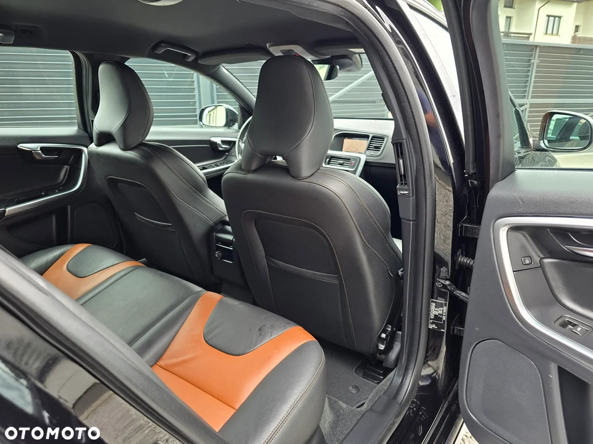 Volvo V60 Cross Country D3 Geartronic Momentum - 14