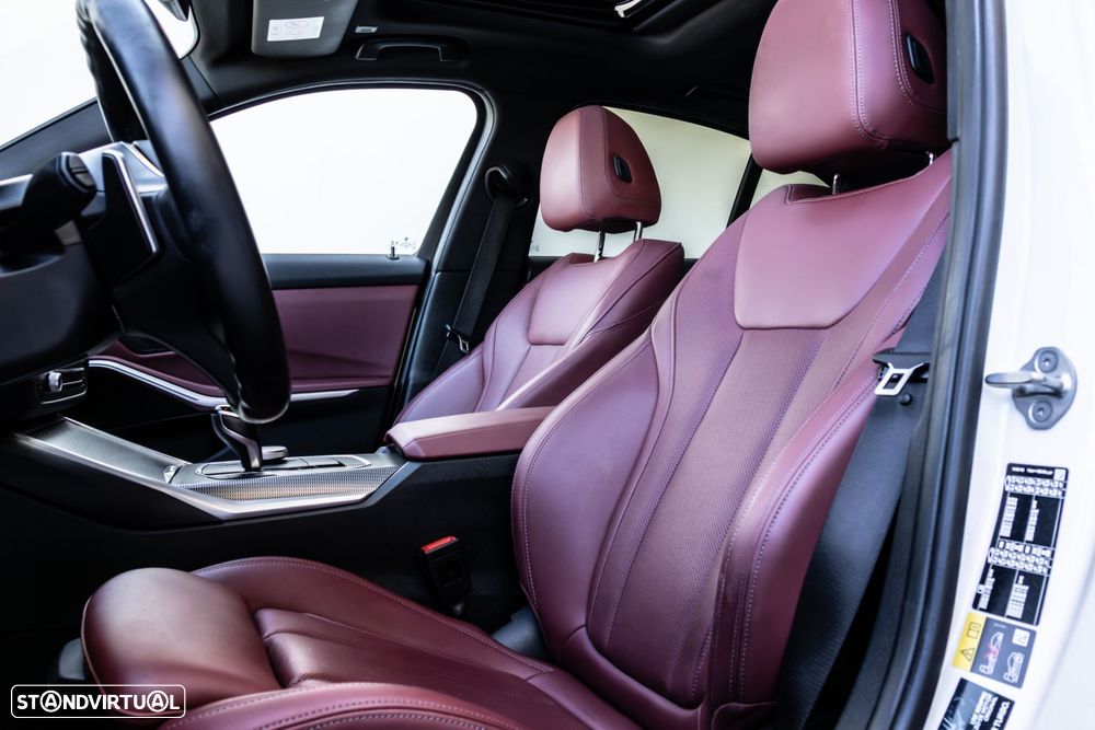 BMW 330 e Pack Desportivo M Pro Auto - 26