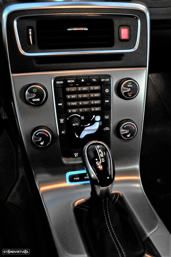 Volvo V60 D6 Plug-In-Hybrid AWD Geartronic Momentum - 15