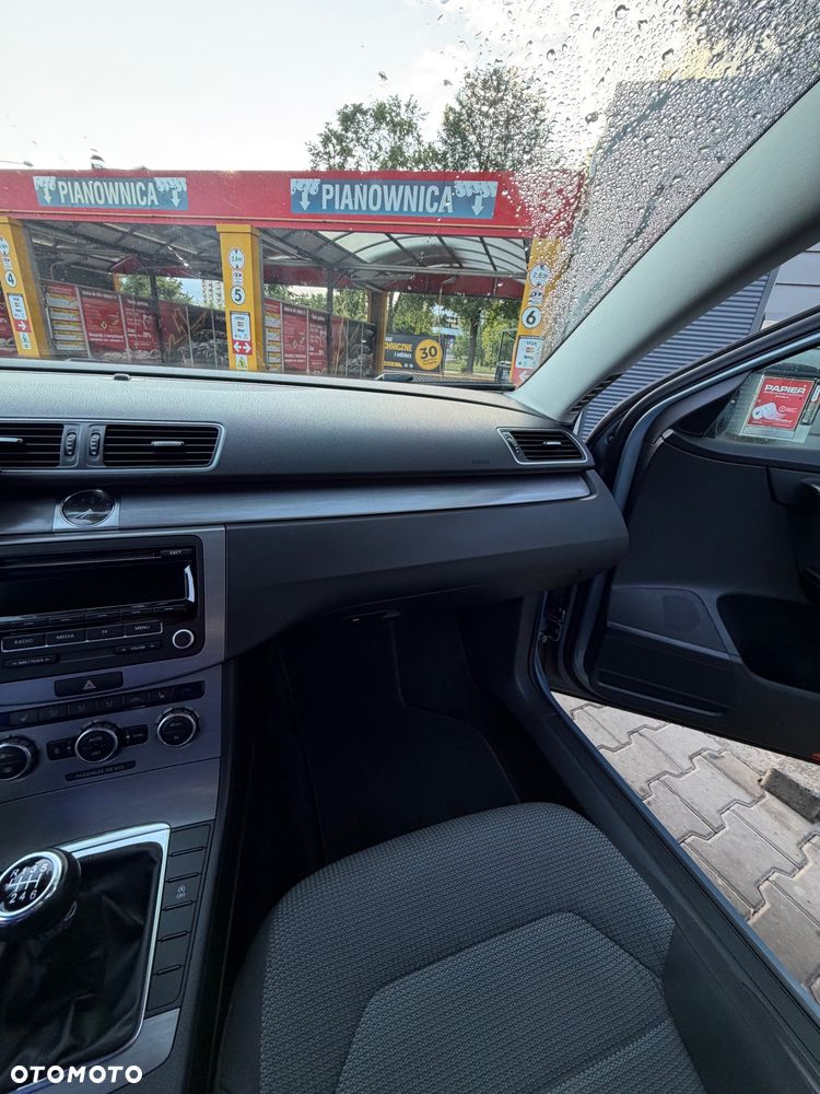 Volkswagen Passat 2.0 TDI DPF BlueMotion Technology Comfortline - 21