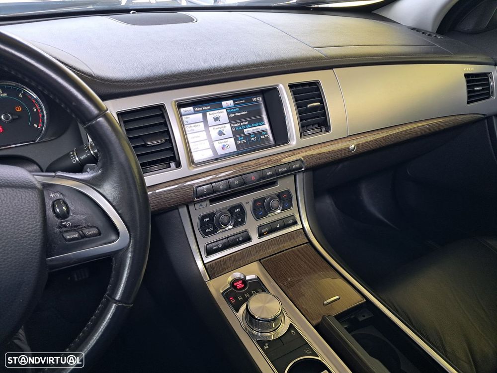 Jaguar XF 2.2 D Luxury - 11