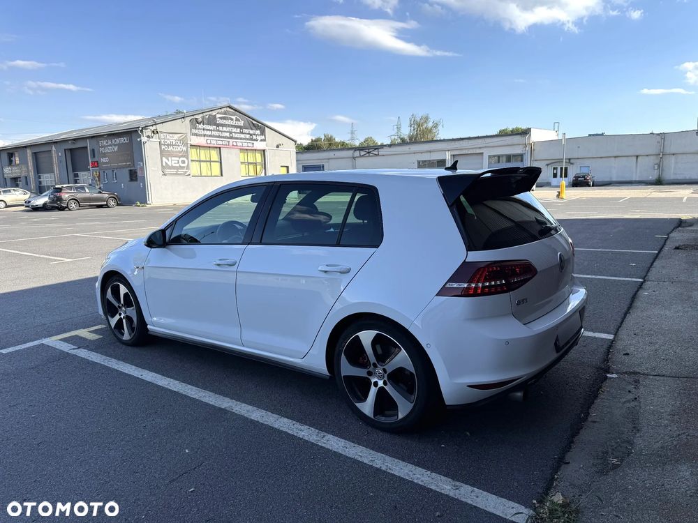 Volkswagen Golf - 5