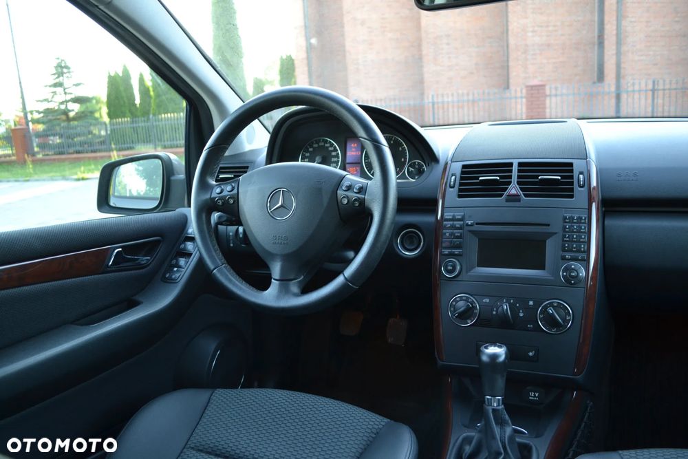 Mercedes-Benz Klasa A 170 BlueEFFICIENCY Elegance - 21
