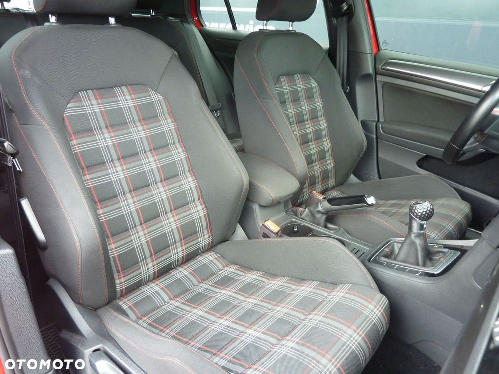 Volkswagen Golf - 19