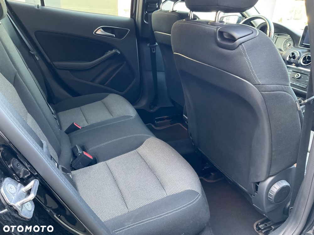 Mercedes-Benz GLA 180 - 15