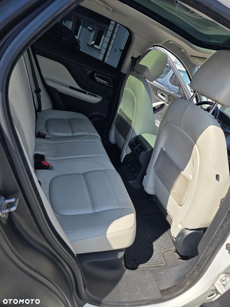 Jaguar F-Pace - 9
