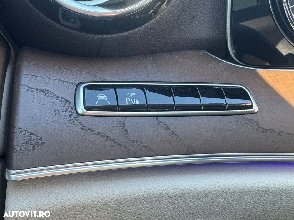 Mercedes-Benz E 220 d 4MATIC Aut. - 26