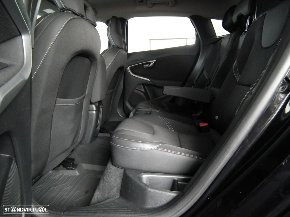 Volvo V40 2.0 D3 Momentum - 11