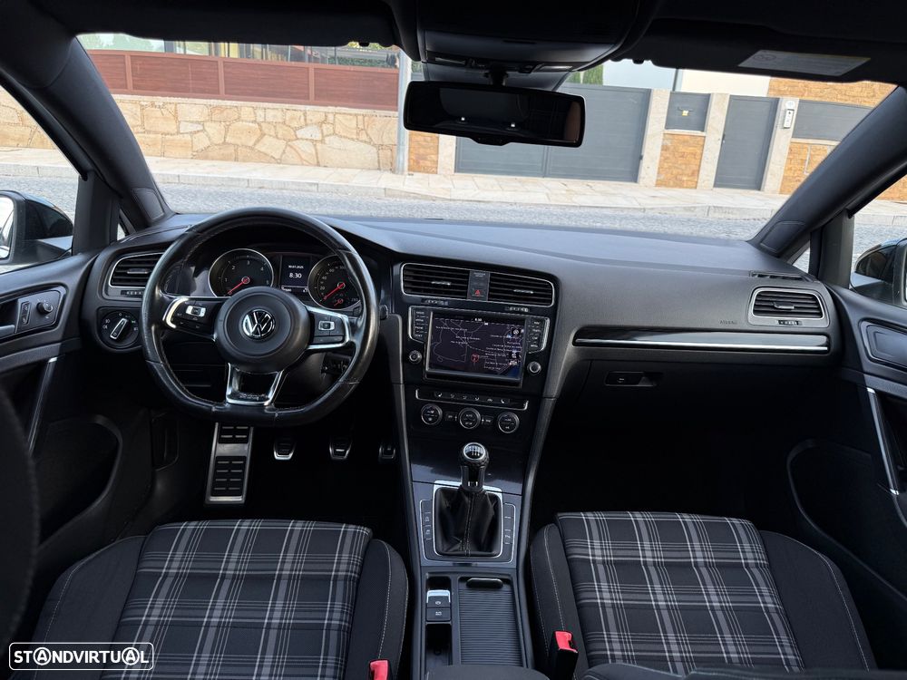 VW Golf 2.0 TDi GTD - 27