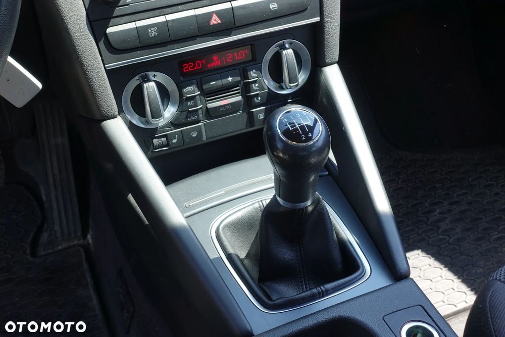 Audi A3 3-drzwiowe 1.6 Ambiente - 7