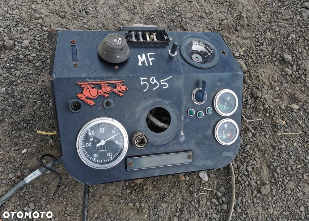 Massey Ferguson 595, 592 kokpit zegary wskaźnik MF