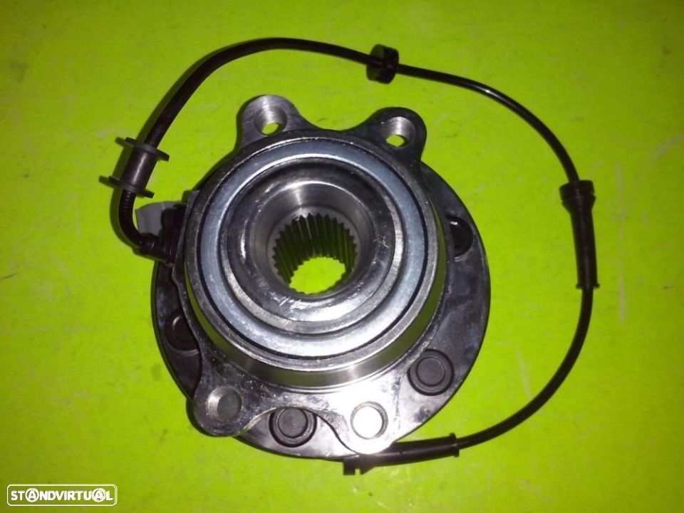 Cubos de roda frente Nissan Navara D40 NOVOS - 1