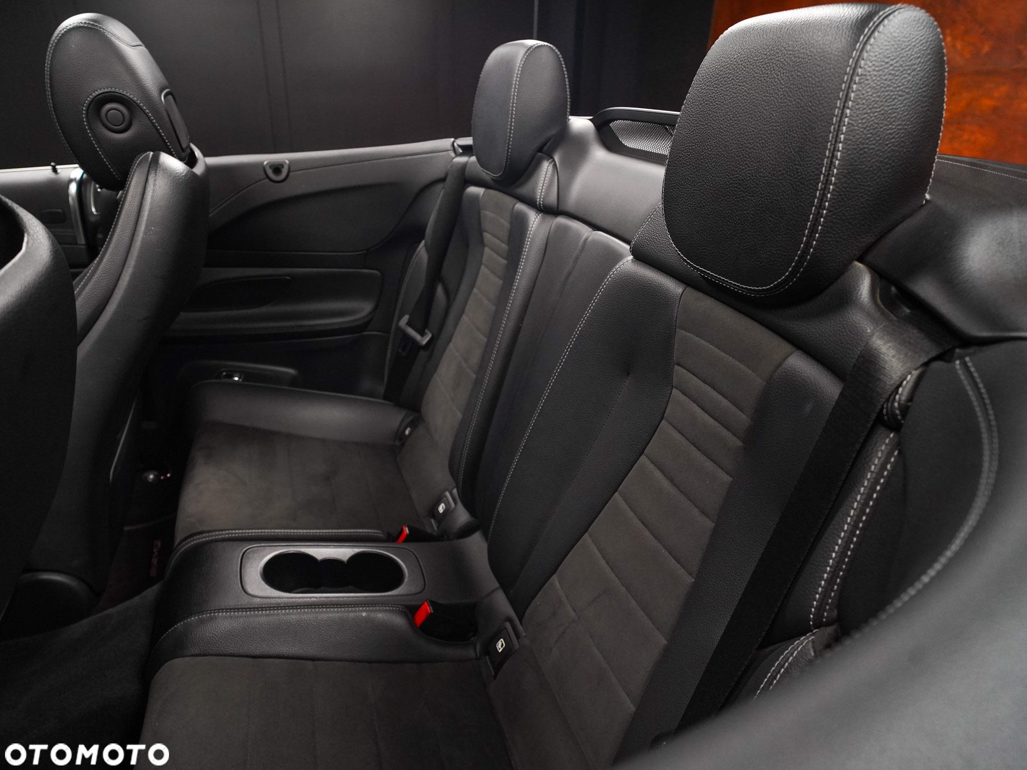 Mercedes-Benz Klasa E 200 Kabriolet 4-Matic 9G-TRONIC - 32