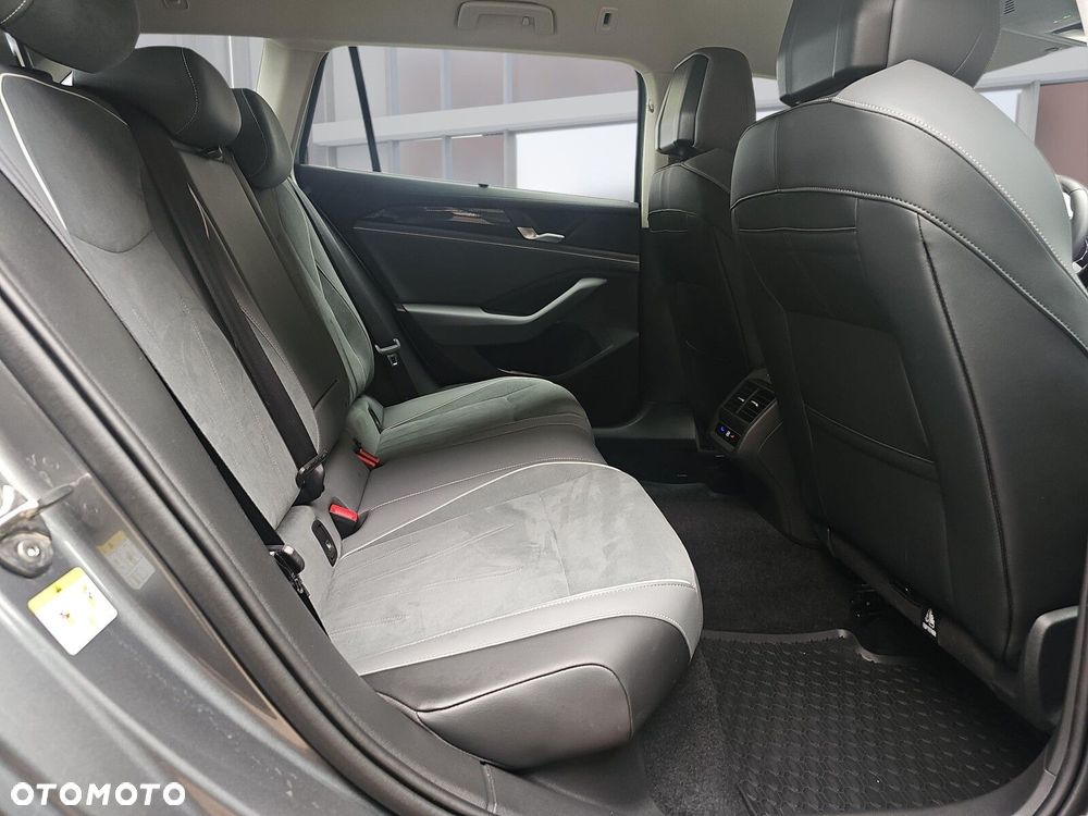 Volkswagen Passat - 12