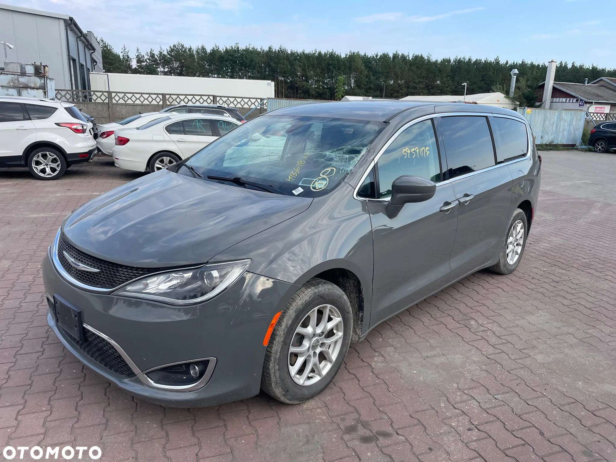 Chrysler Pacifica - 2