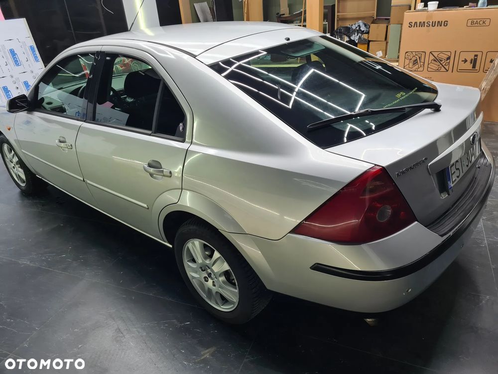 Ford Mondeo 1.8 Ghia X - 3