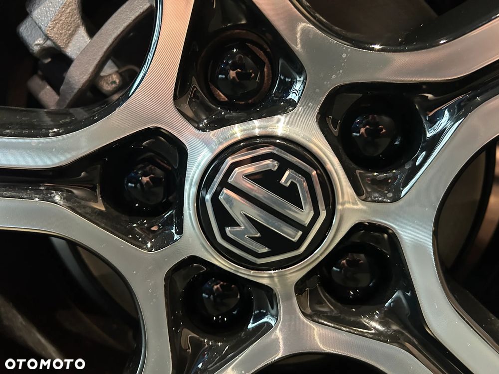 MG ZS Hybrid+ - 15