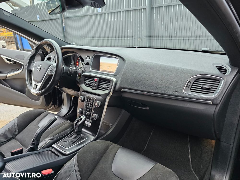 VOLVO V40 2019 — imagine 18