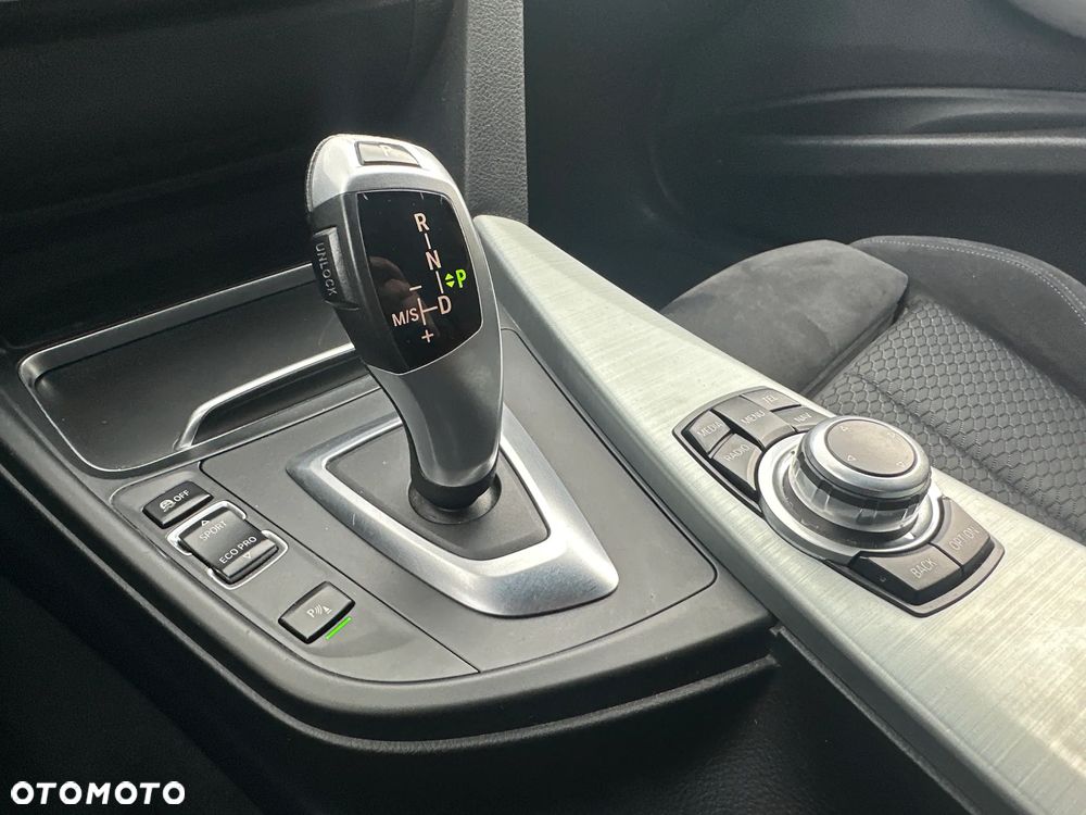 BMW Seria 3 318d Edition M Sport Shadow - 31