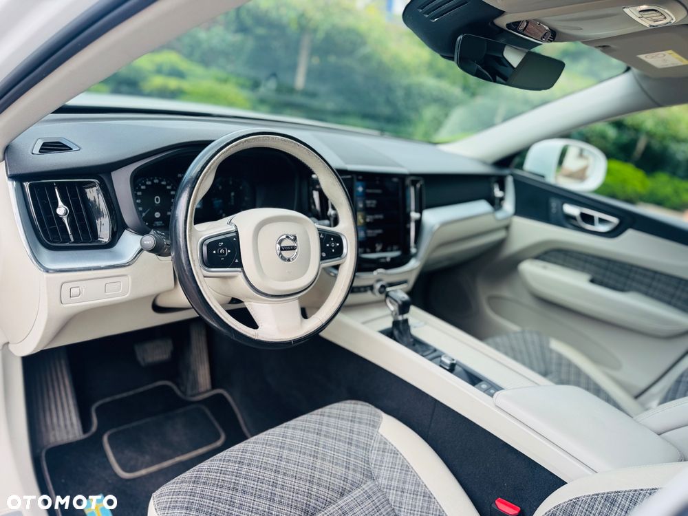 Volvo XC 60 D4 AWD Geartronic Momentum - 20
