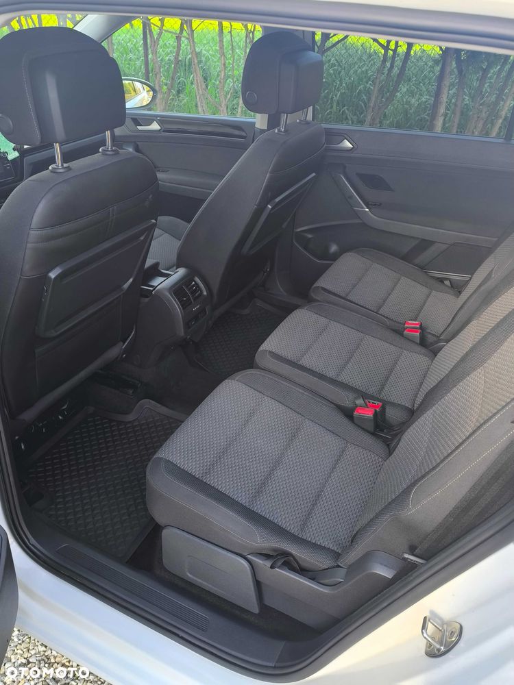 Volkswagen Touran - 8