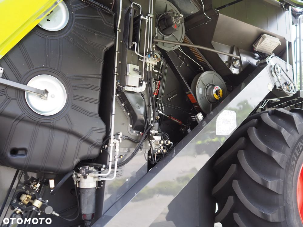 Claas Trion 750 CEMOS + V770 - 11