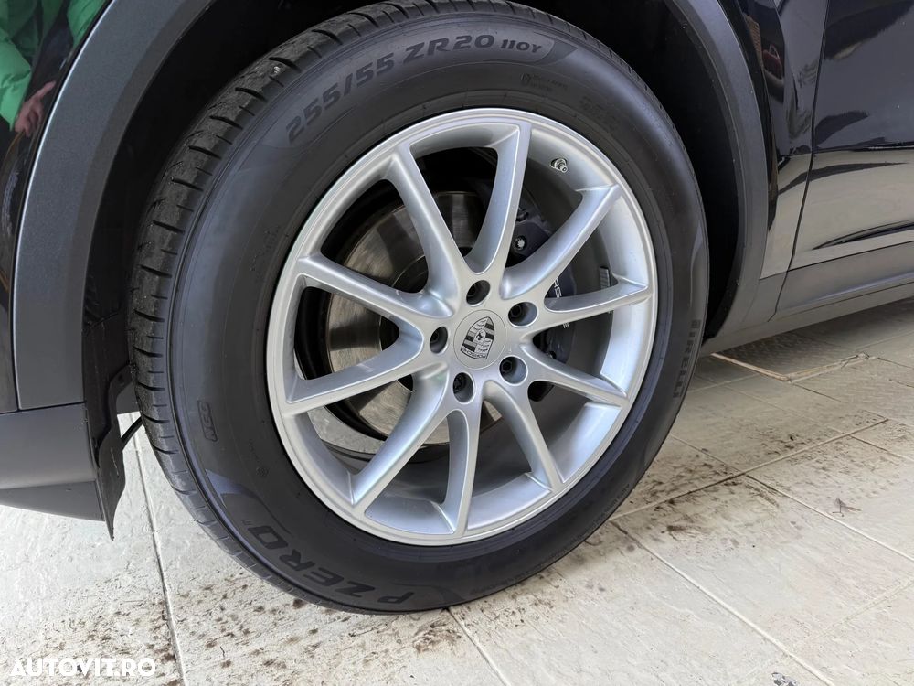 Porsche Cayenne Coupe Standard - 8