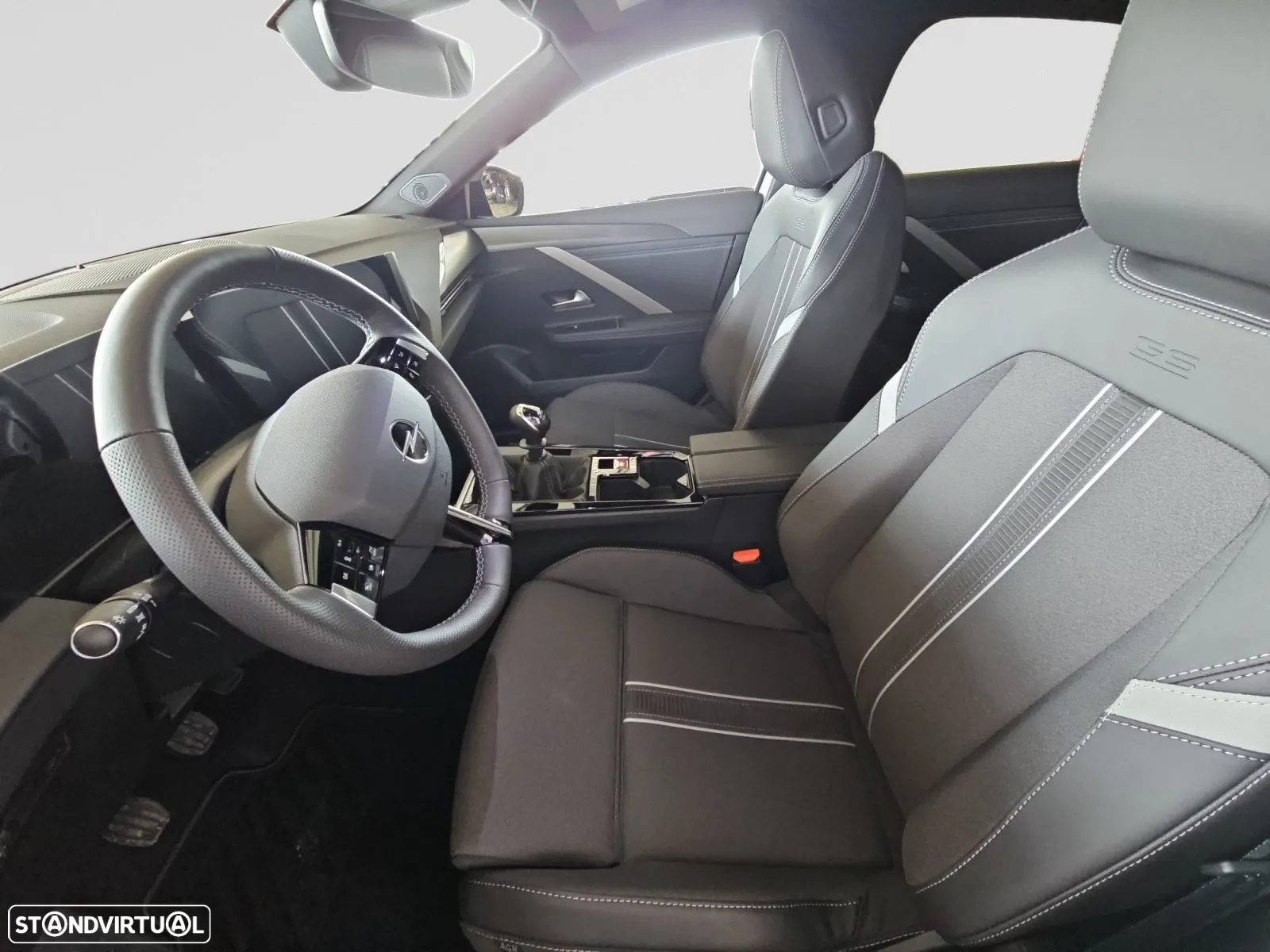 Opel Astra 1.2 T GS - 10