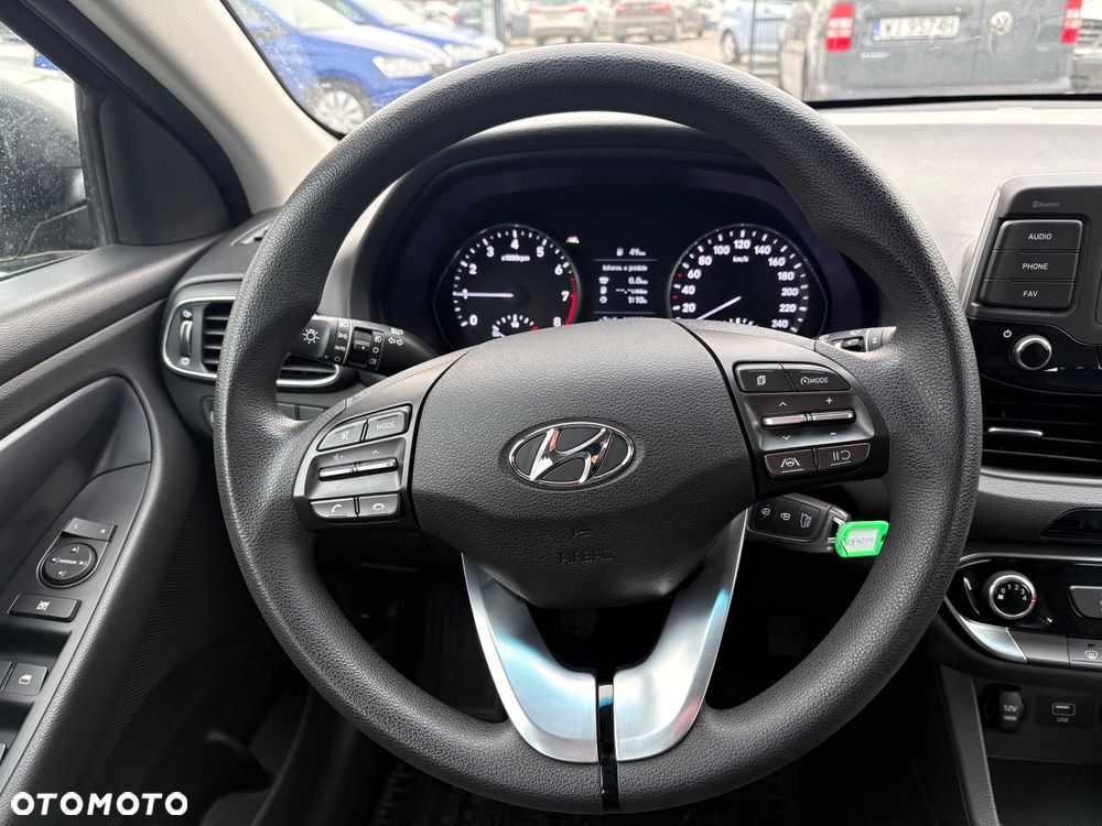 Hyundai i30 1.5 DPI Classic + - 13