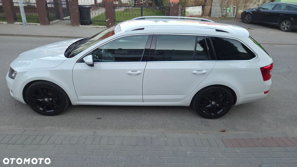 Skoda Octavia 1.6 TDI DPF DSG Elegance - 23