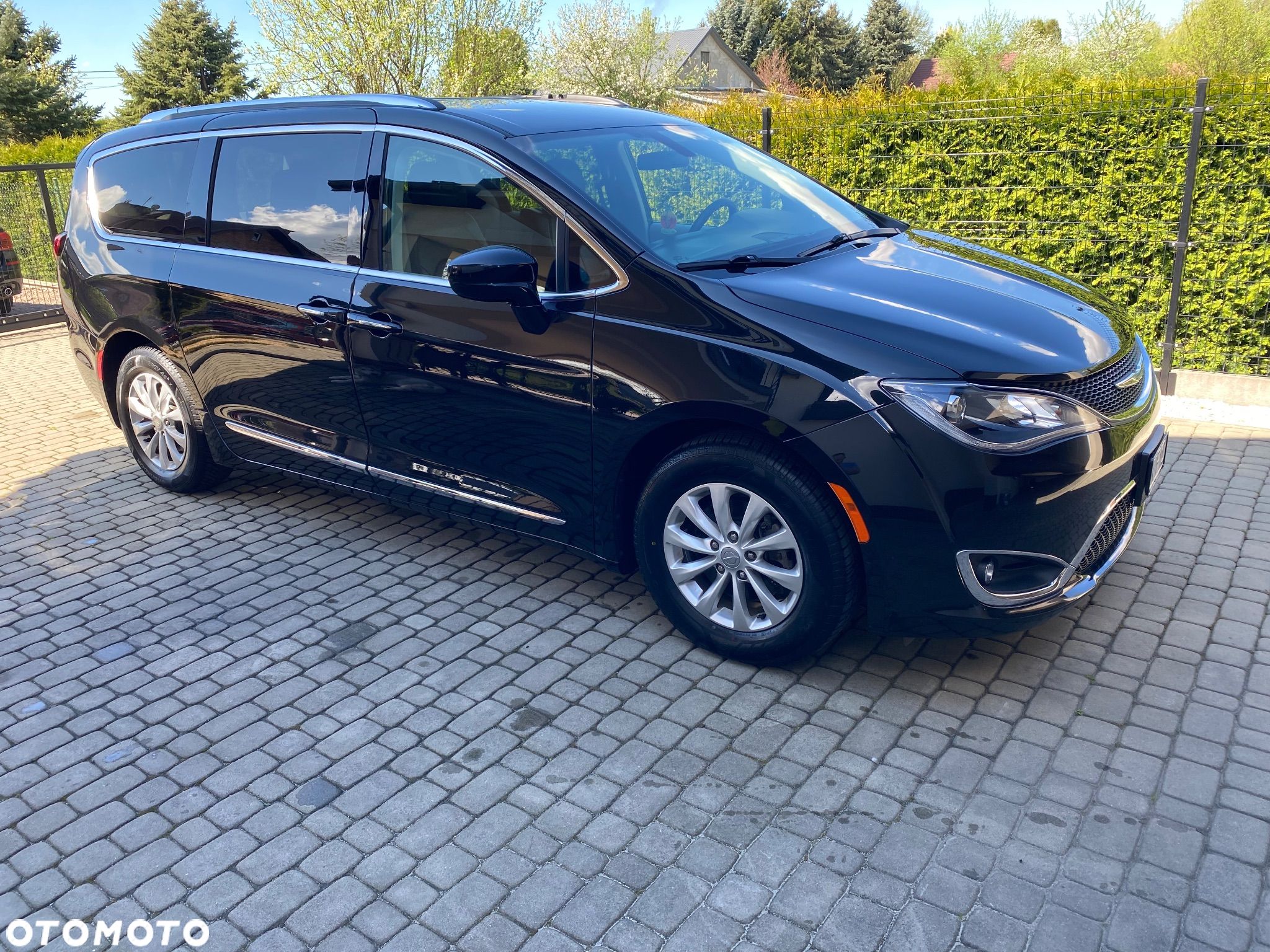Chrysler Pacifica - 1